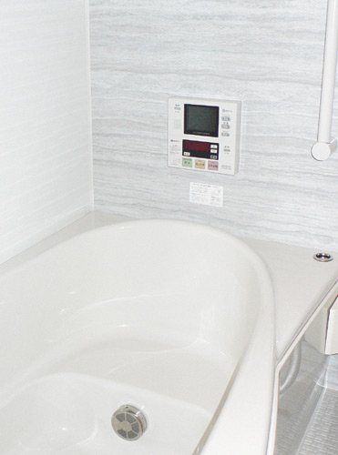 ご主人が便利だと話してくださった浴室内のテレビ